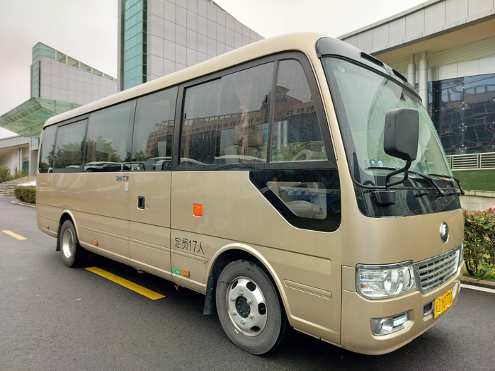 17座 宇通T7 长7148x宽2075x高2770