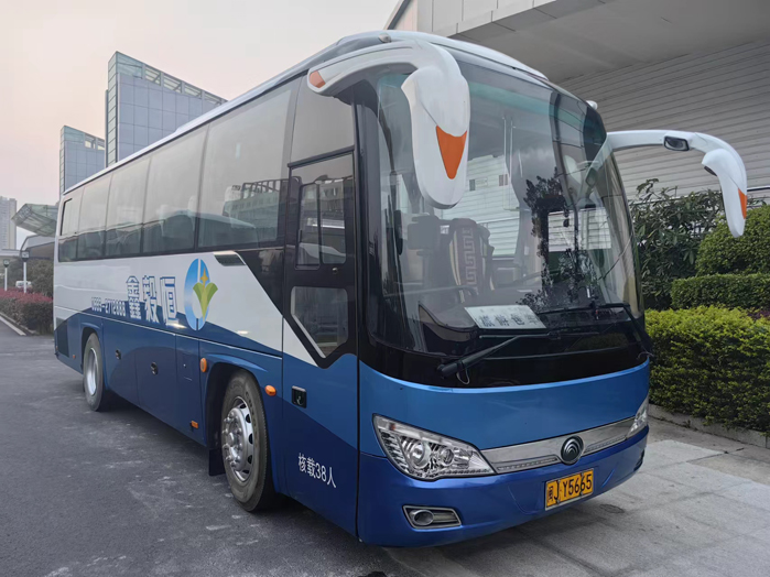 38座 宇通大巴车 长8995x宽2500x高3420